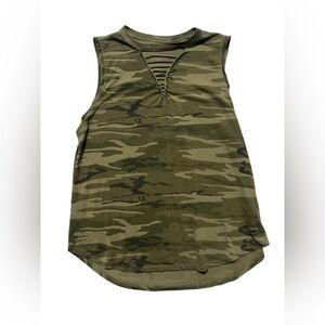 Perfect Tee Camouflage Medium Sleeveless Shirt Blouse Top
